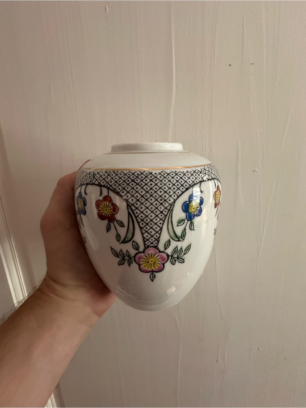 White Floral Ceramic Wall Pocket Vase - Decorative Home Art